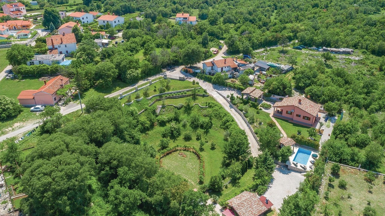 Photo of Others in Kapelica