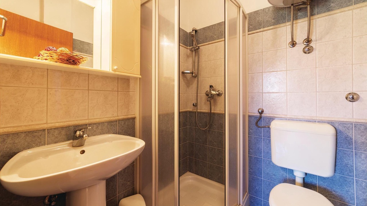 Photo of Bathroom in Peruski
