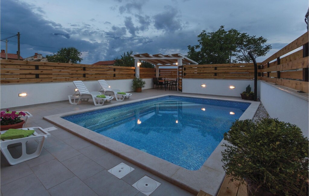 Photo of Outdoor in Mali Vareski