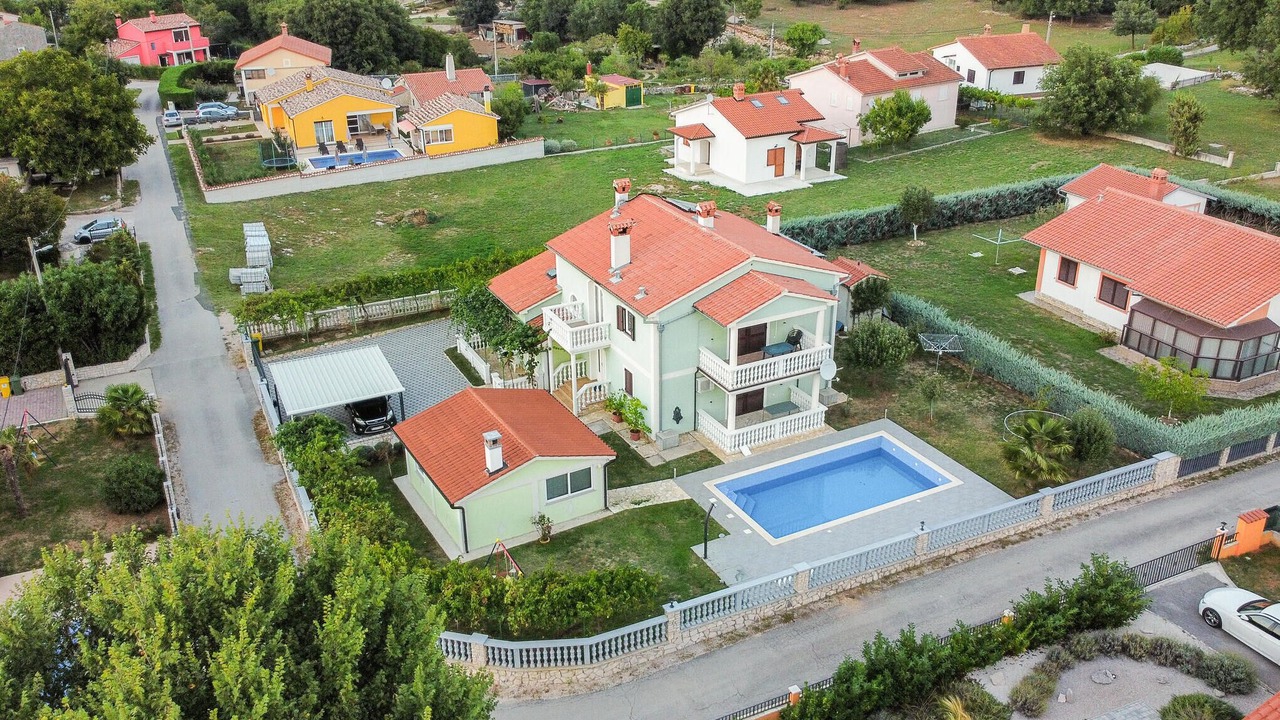 Photo of Others in Kapelica