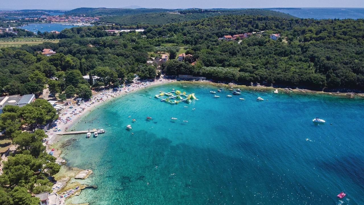 Photo of Others in Pomer