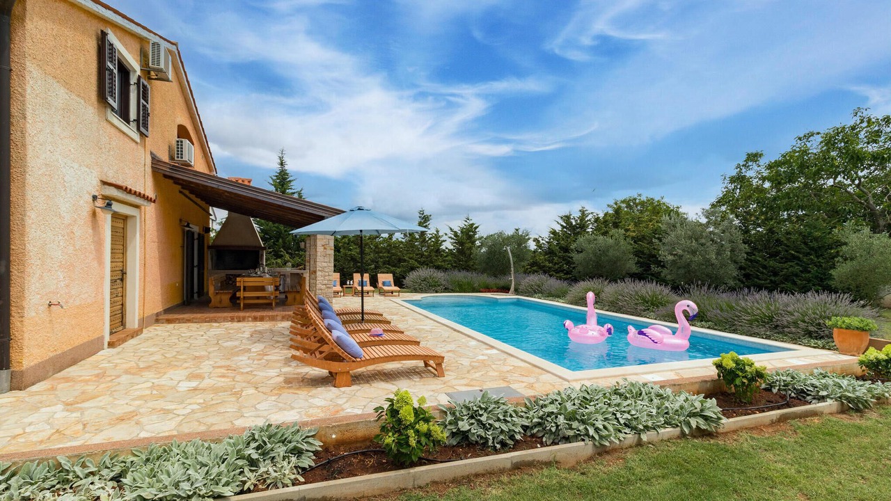 Photo of Outdoor in Muntic