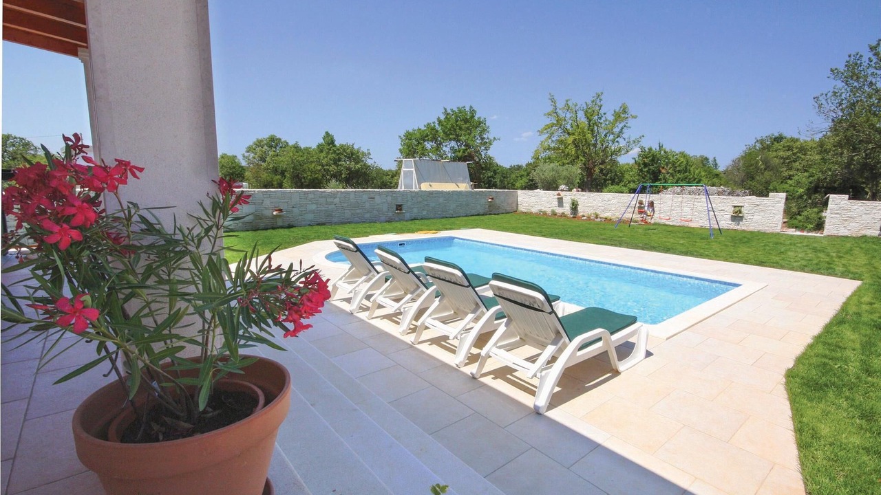 Photo of Outdoor in Mali Vareski