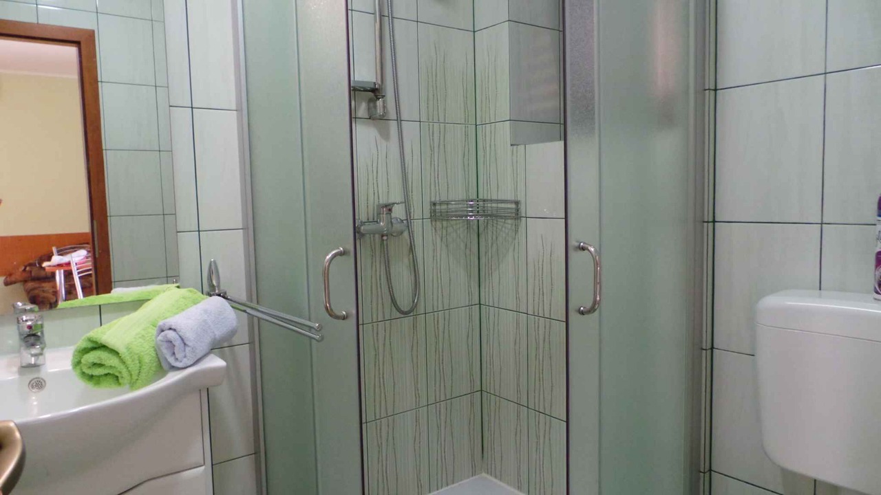 Photo of Bathroom in Plomin