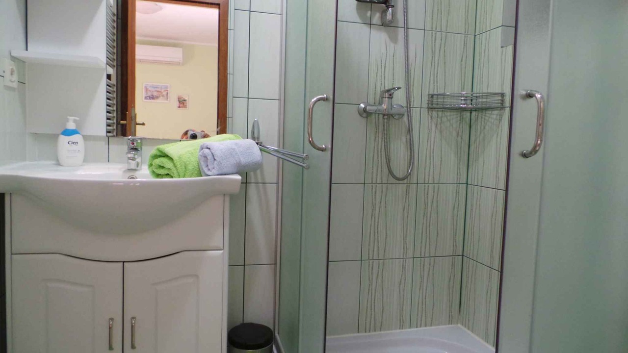 Photo of Bathroom in Plomin