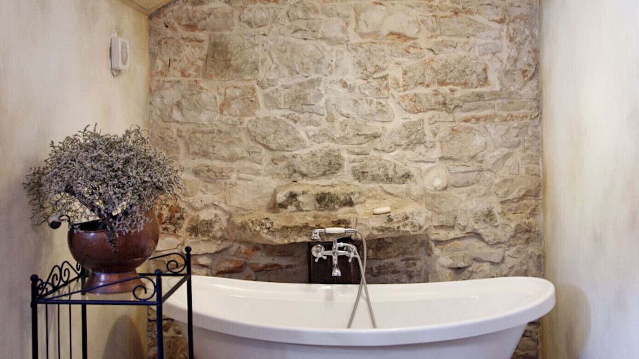 Photo of Bathroom in Peruski
