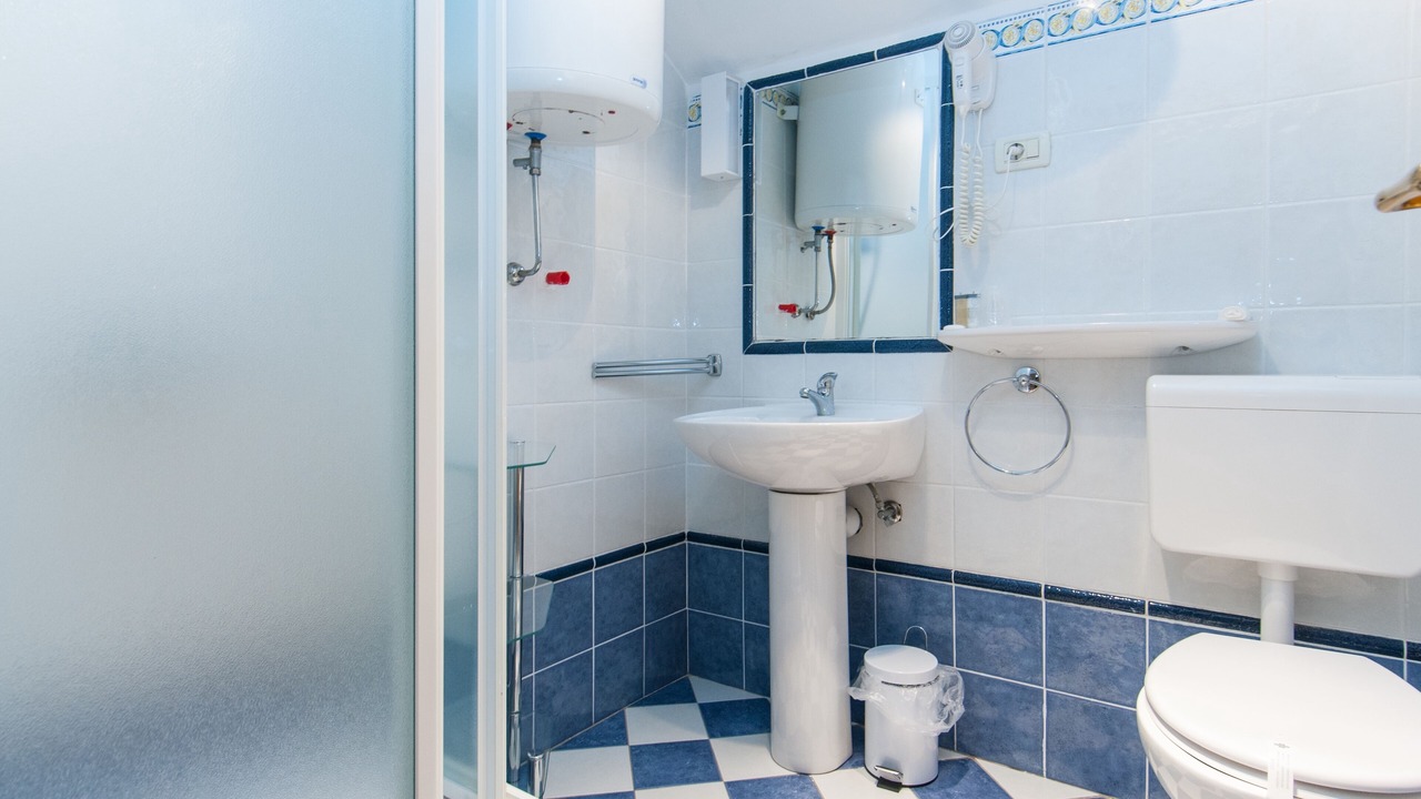 Photo of Bathroom in Cove Murtar
