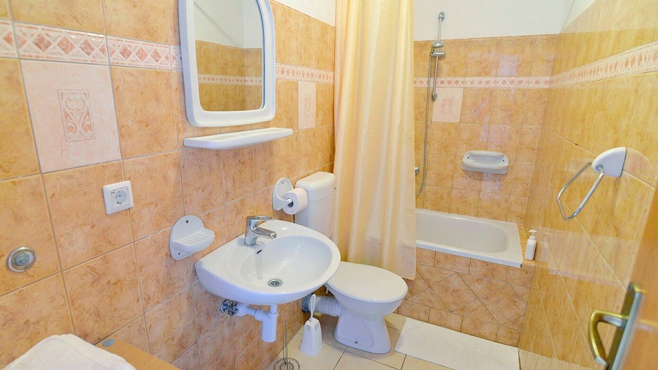 Photo of Bathroom in Cove Murtar