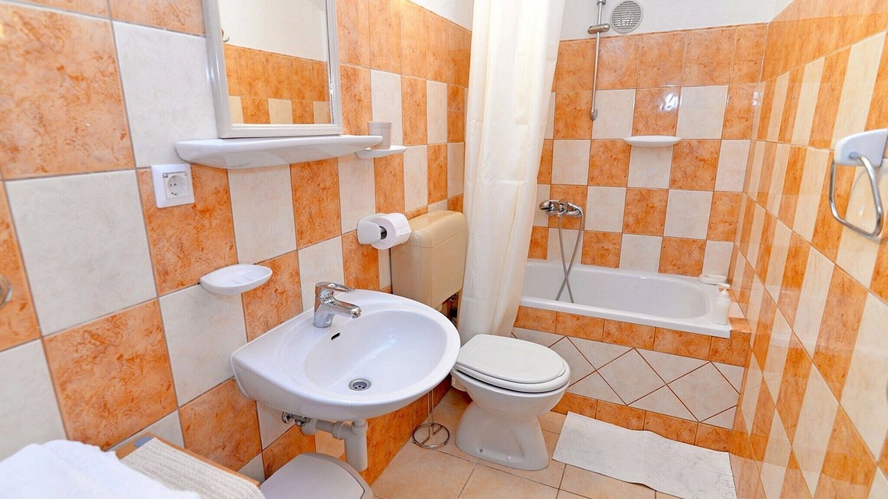 Photo of Bathroom in Cove Murtar