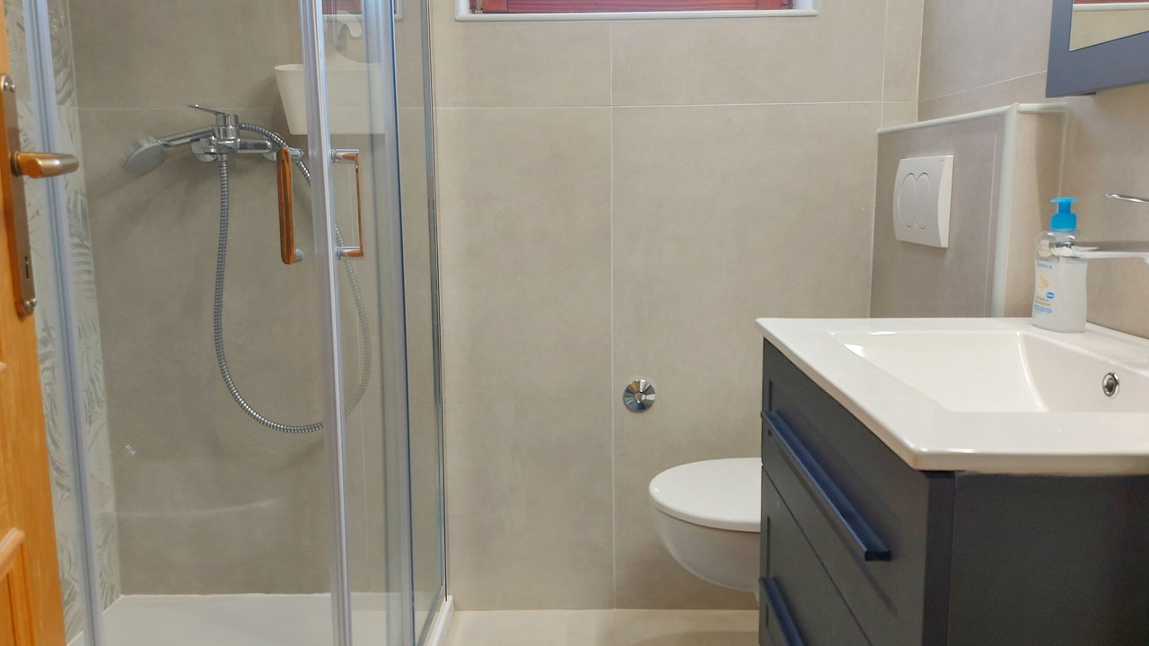 Photo of Bathroom in Cove Murtar