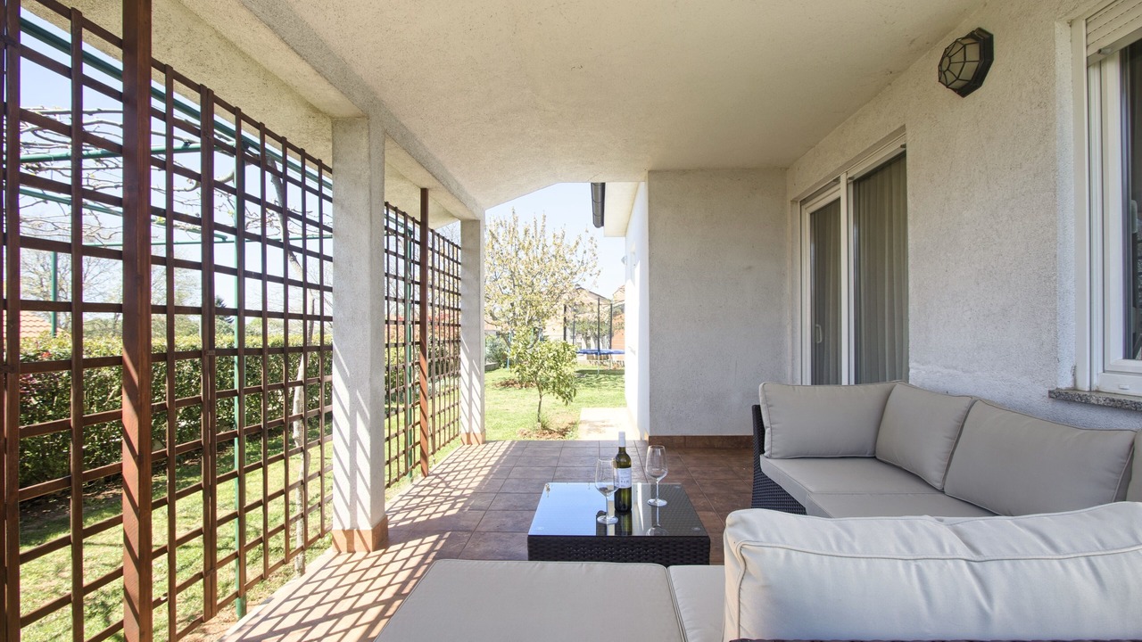 Photo of Patio Balcony in Loborika