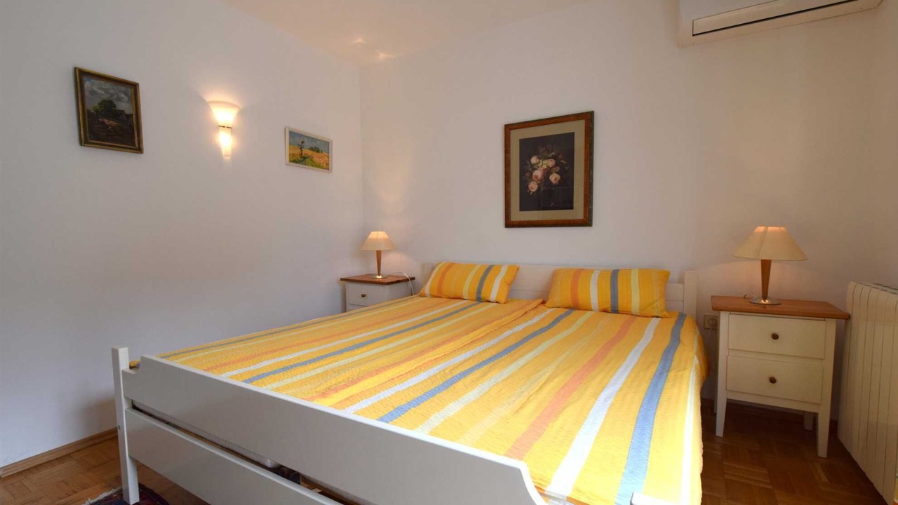 Photo of Bedroom in Vantacici