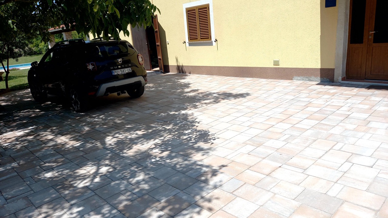Photo of Outdoor in Mali Vareski