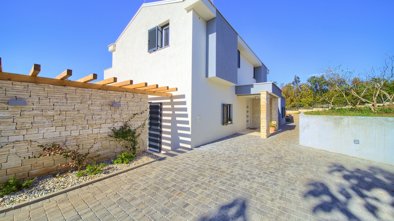 Photo of Outdoor in Risika