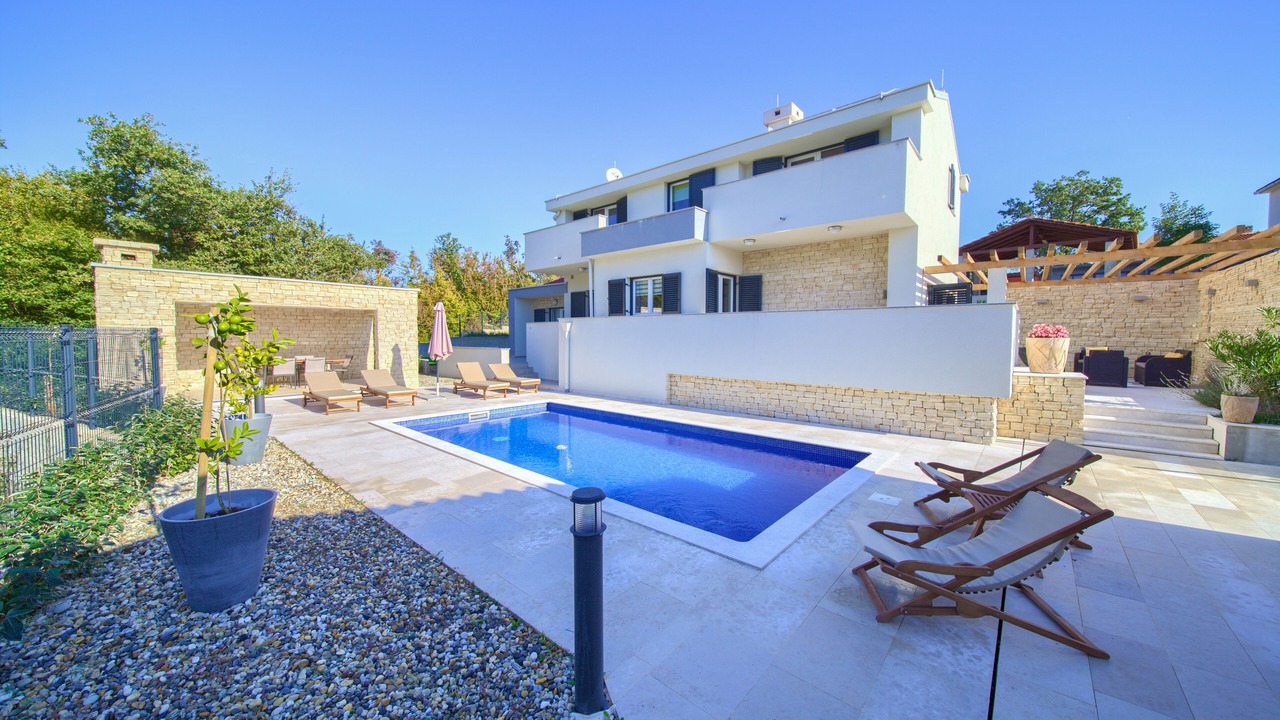 Photo of Outdoor in Risika