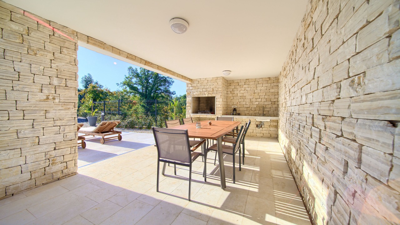 Photo of Outdoor in Risika
