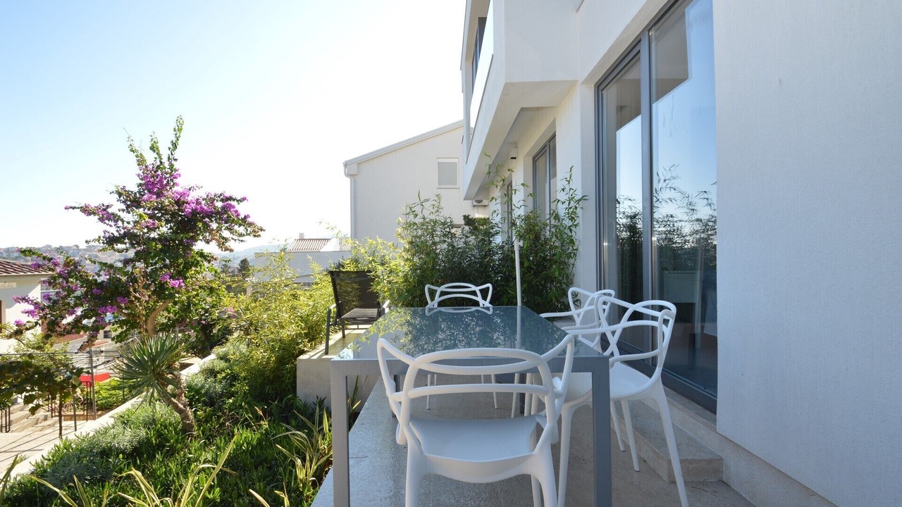 Photo of Outdoor in Cove Murtar