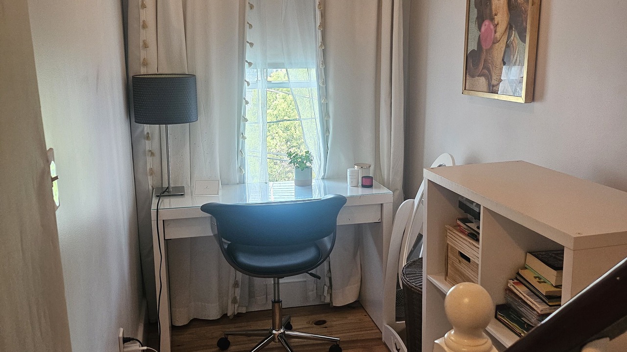 Photo of Bedroom in Medford Street - The Neck