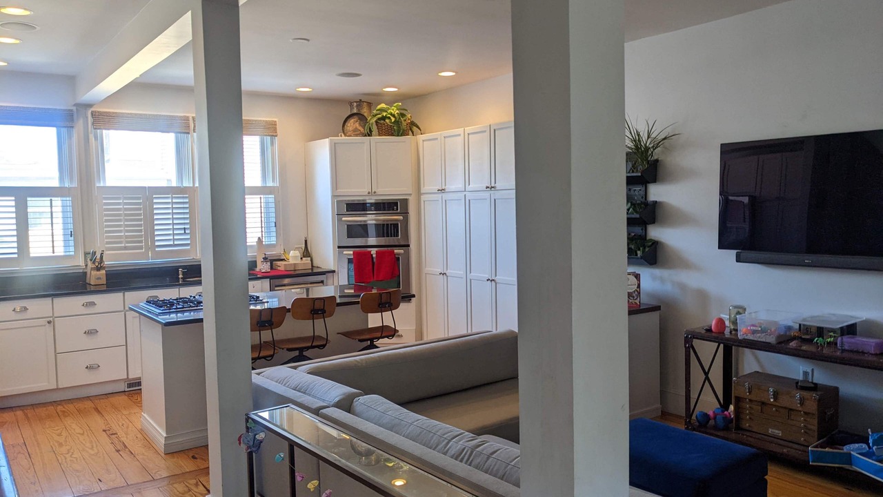 Photo of Livingroom in Medford Street - The Neck
