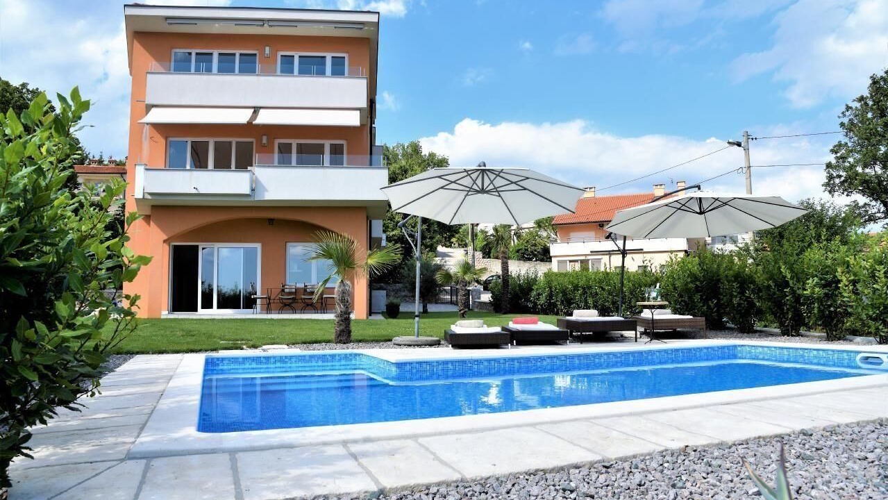 Photo of Outdoor in Rubesi