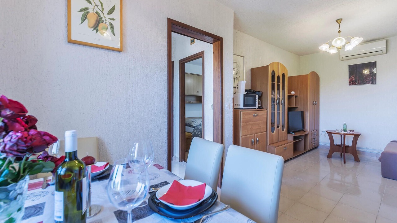 Photo of Bedroom in Gajana