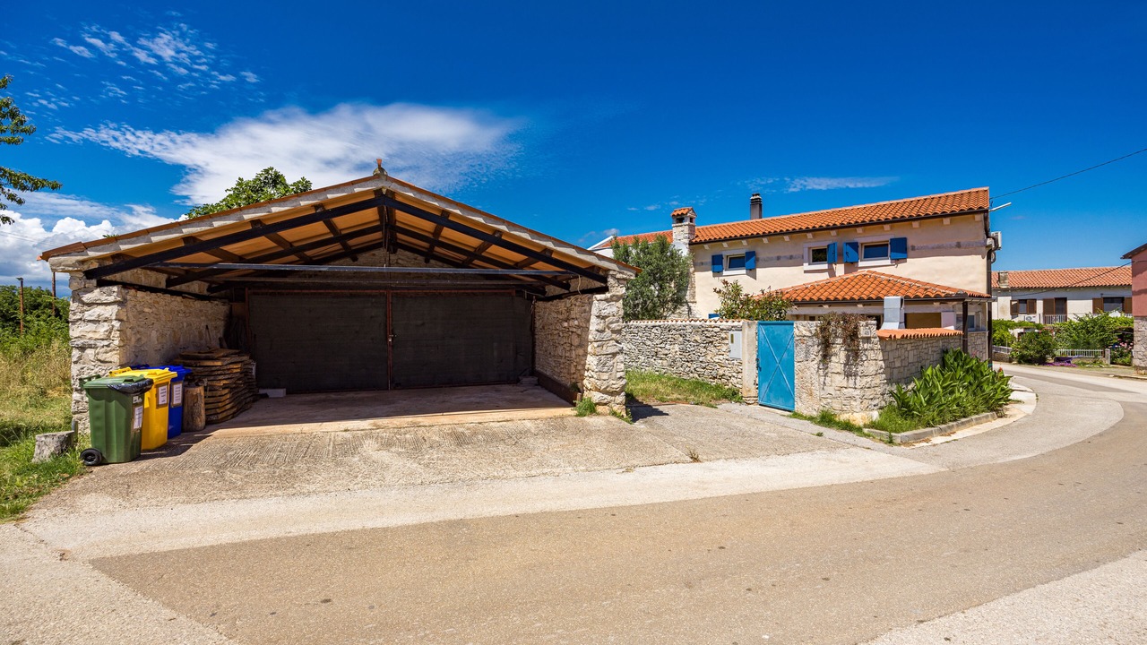 Photo of Outdoor in Kavran