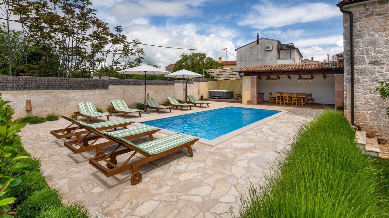 Photo of Outdoor in Mali Vareski