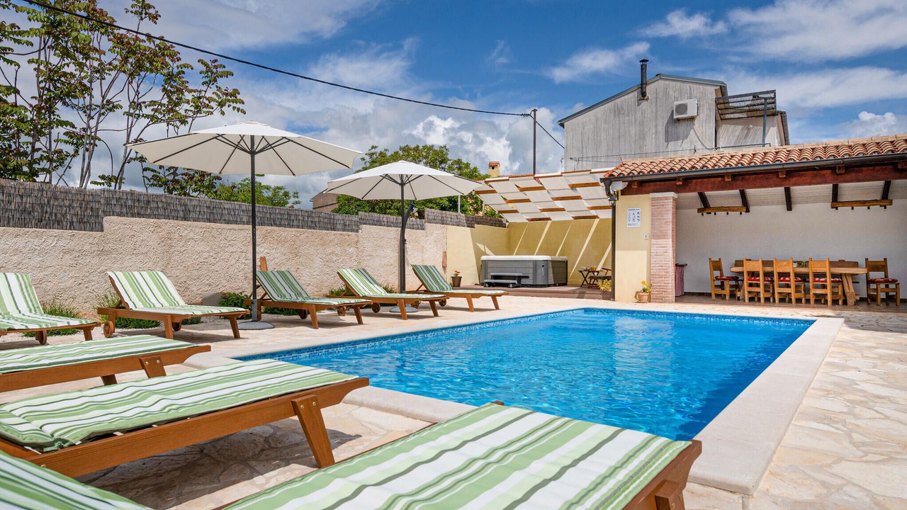 Photo of Outdoor in Mali Vareski