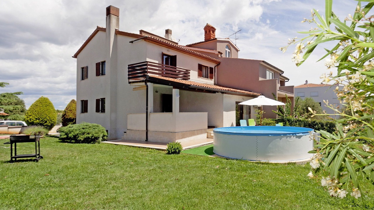 Photo of Outdoor in Vinkuran