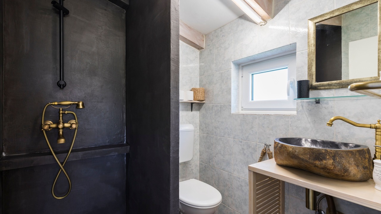 Photo of Bathroom in Cove Murtar