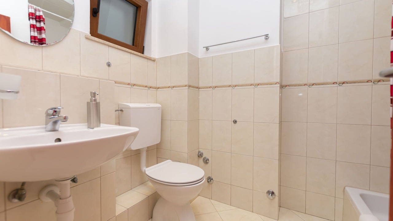 Photo of Bathroom in Tice