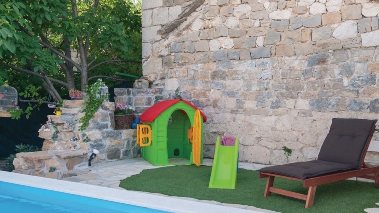 Photo of Outdoor in Srinjine