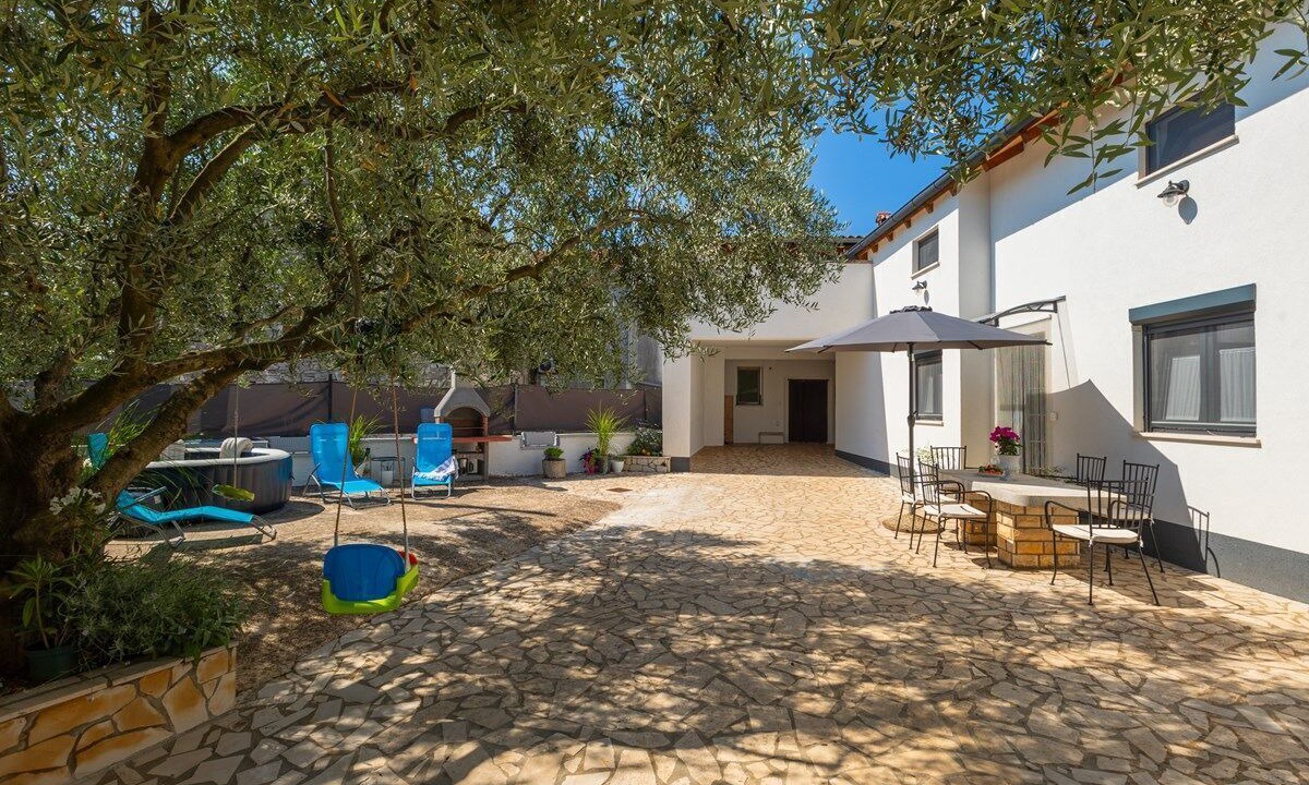 Photo of Patio Balcony in Mali Vareski