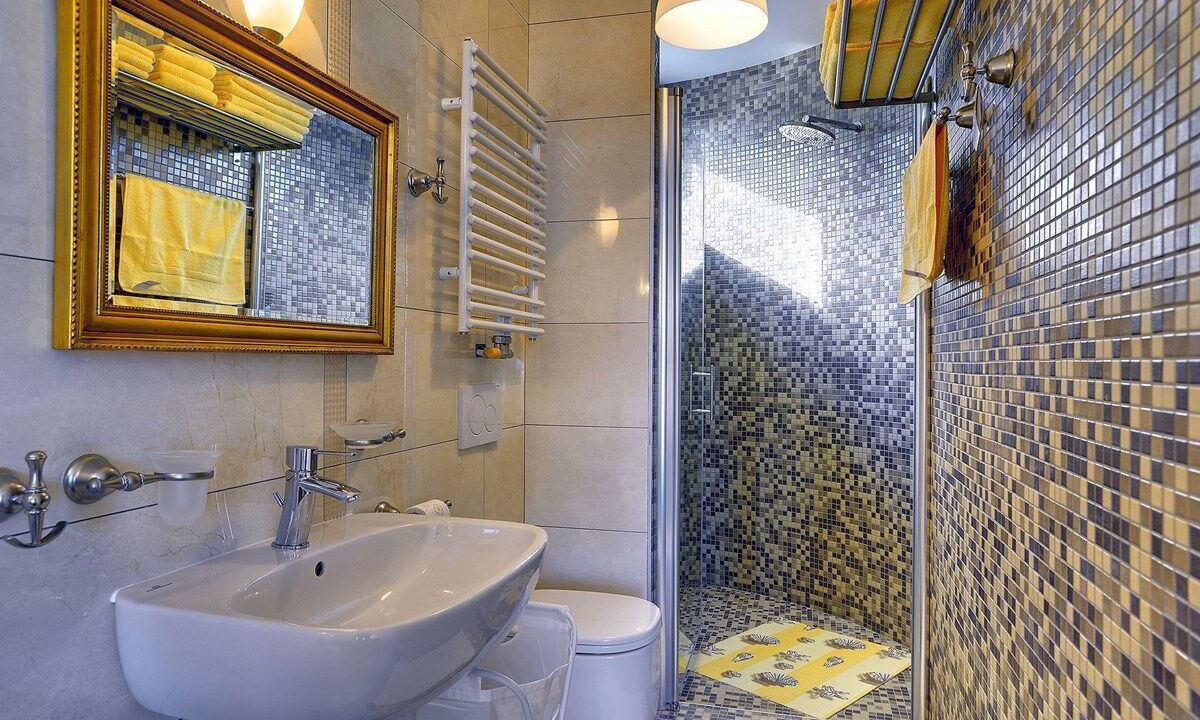 Photo of Bathroom in Peruski