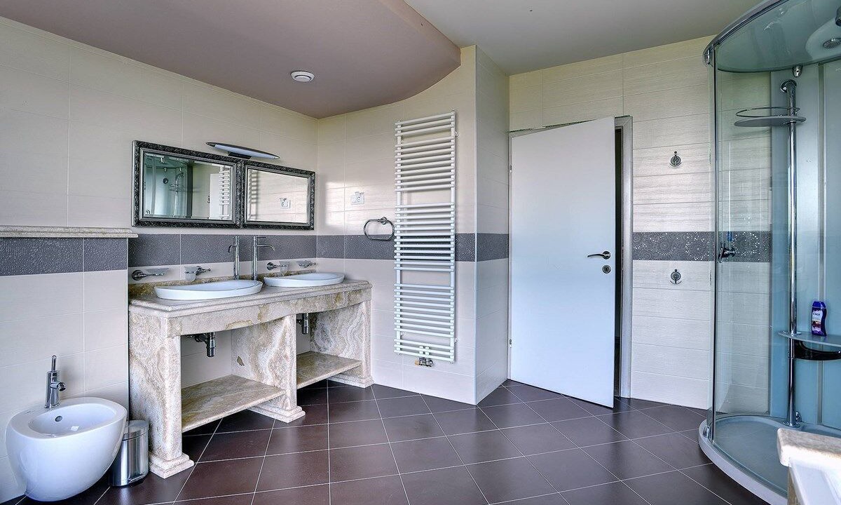 Photo of Bathroom in Peruski