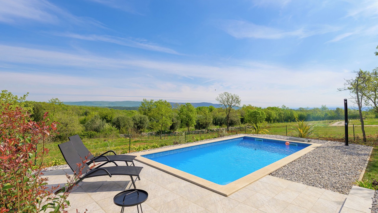 Photo of Outdoor in Mali Vareski