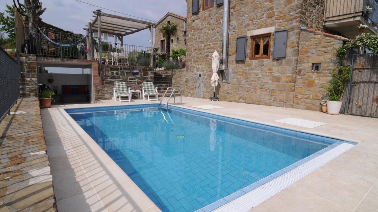 Photo of Outdoor in Bric