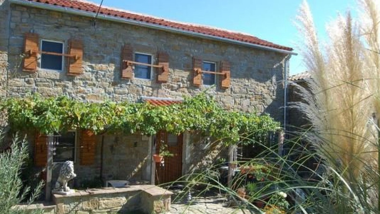 Photo of Outdoor in Bric