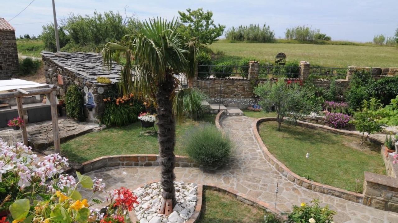Photo of Outdoor in Bric