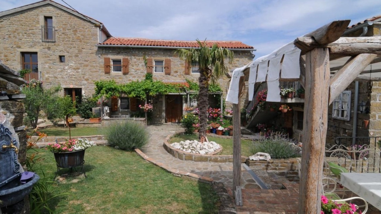 Photo of Outdoor in Bric