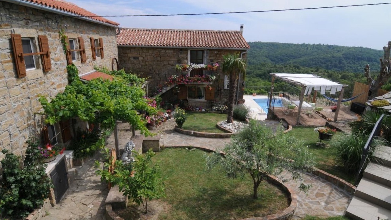 Photo of Outdoor in Bric
