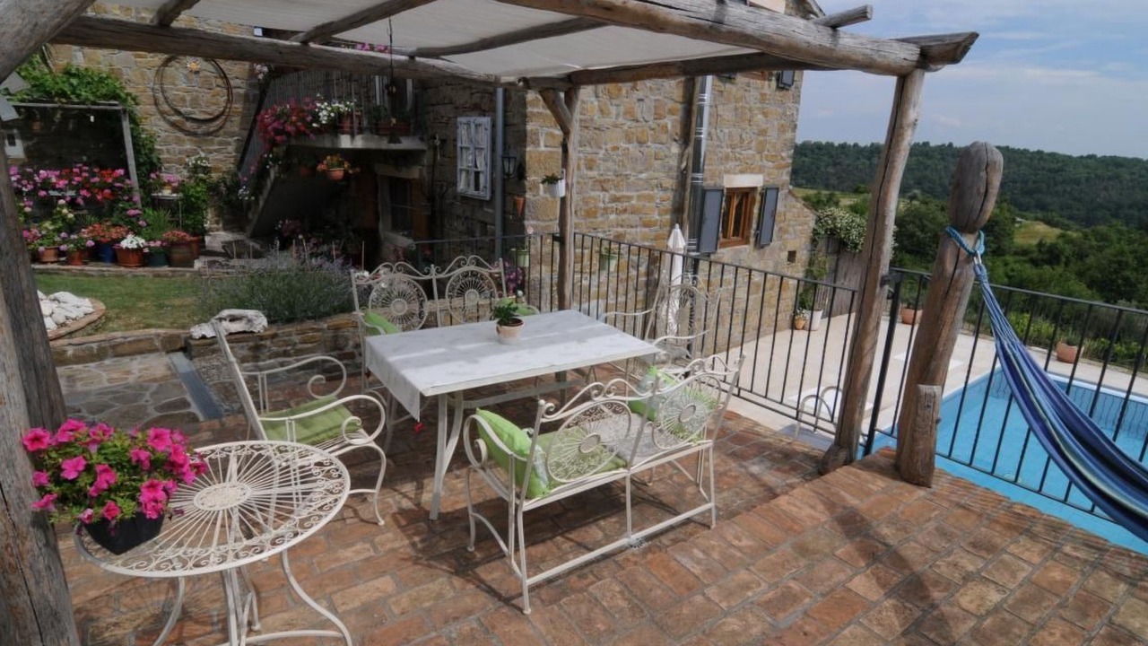 Photo of Outdoor in Bric