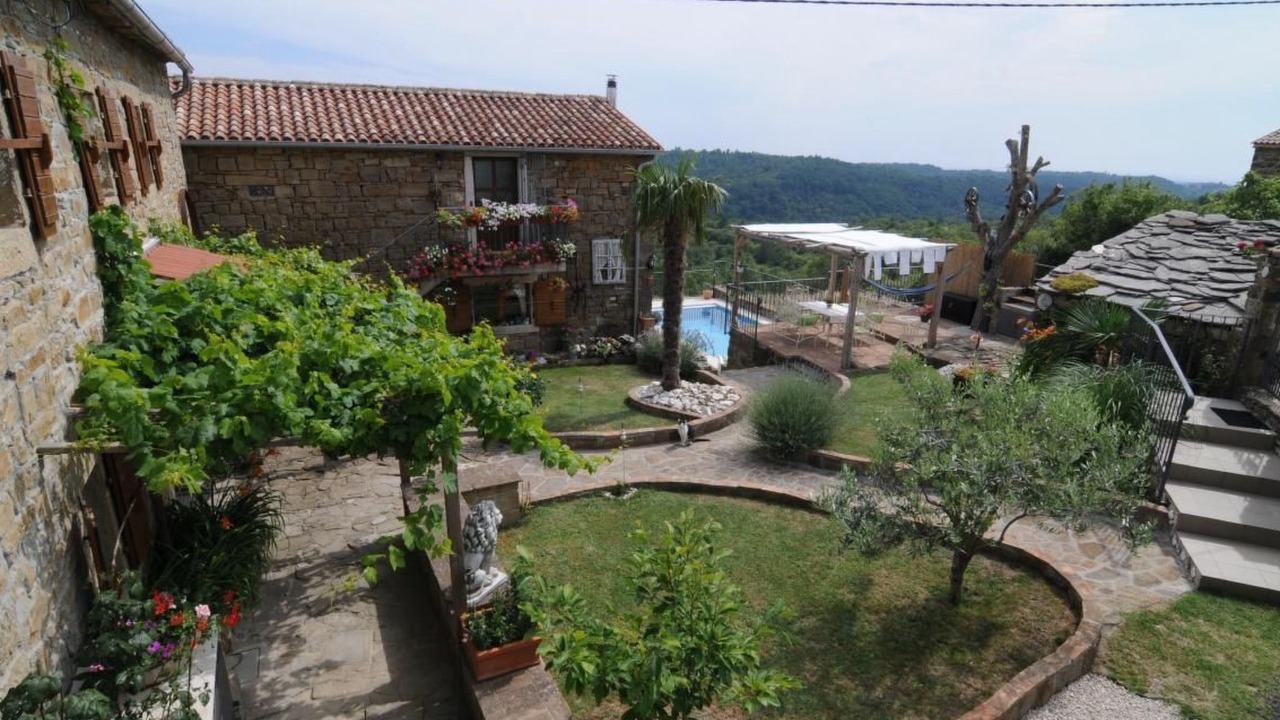 Photo of Outdoor in Bric