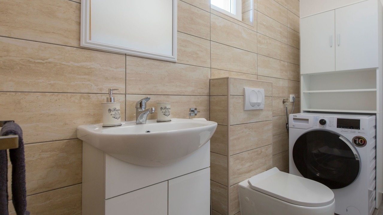 Photo of Bathroom in Topid