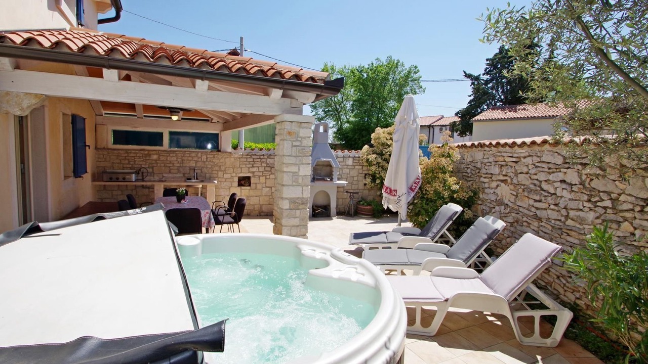 Photo of Outdoor in Kavran