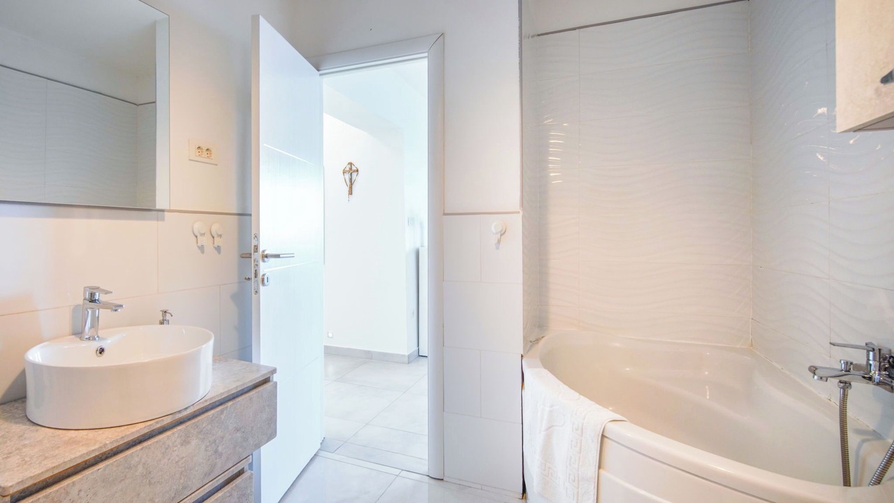 Photo of Bathroom in Vratarusa