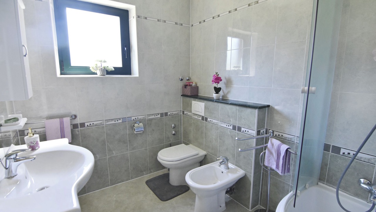 Photo of Bathroom in Radini