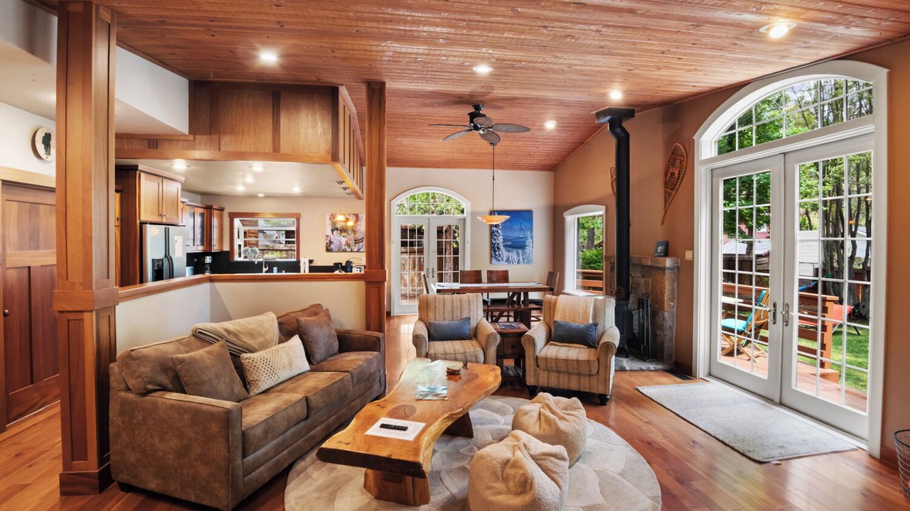 Photo of Livingroom in Tahoe Sierra Estates
