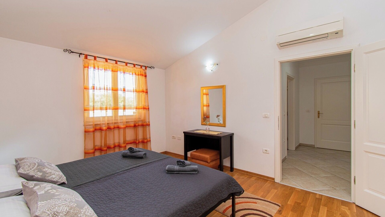 Photo of Bedroom in Gajana