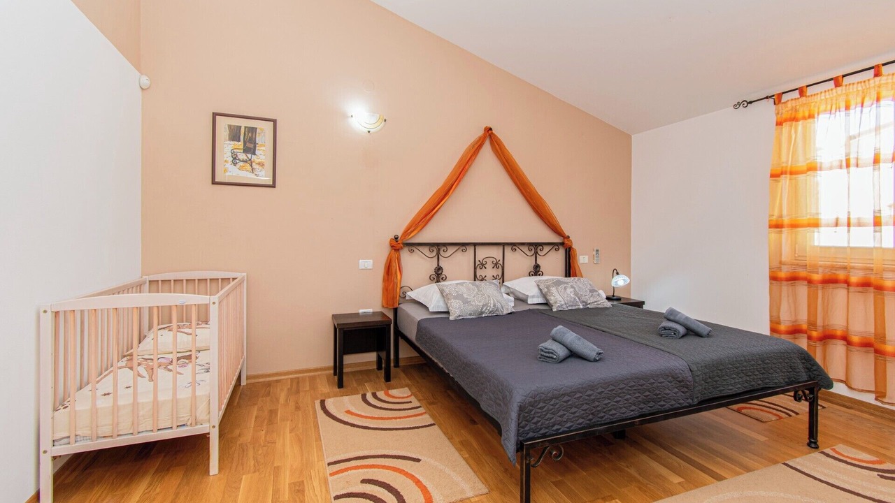 Photo of Bedroom in Gajana